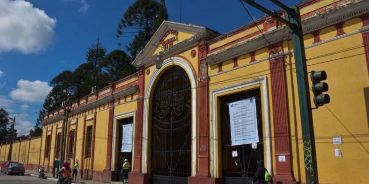 Salud regula horarios para ingreso a cementerios.