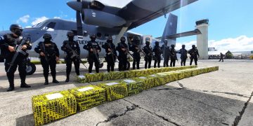 Trasladan a Fuerza Aérea paquetes de droga incautados en Petén
