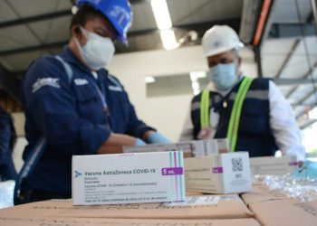 Ingresa al país nuevo lote de vacunas AstraZeneca, parte de 4 millones de dosis que el Gobierno compró de manera directa a esa farmacéutica.
