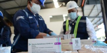 Ingresa al país nuevo lote de vacunas AstraZeneca, parte de 4 millones de dosis que el Gobierno compró de manera directa a esa farmacéutica.