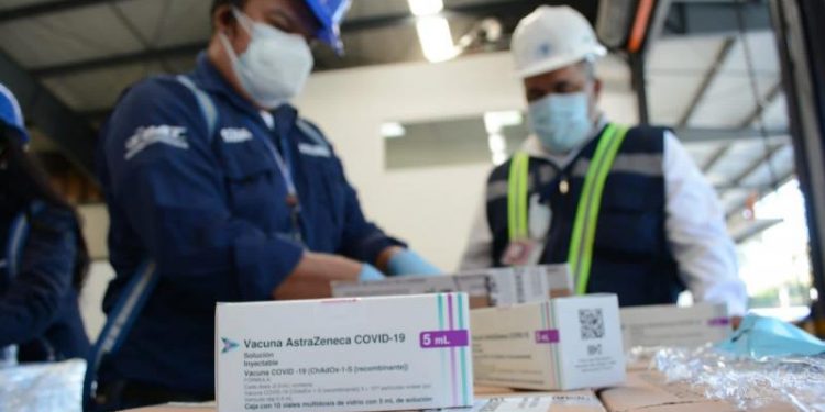Ingresa al país nuevo lote de vacunas AstraZeneca, parte de 4 millones de dosis que el Gobierno compró de manera directa a esa farmacéutica.