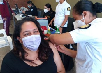 Aplicación de dosis de refuerzo contra COVID-19 accesible para todos