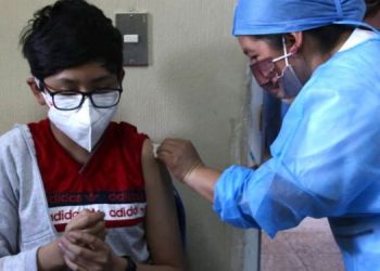Vacunación a menores en Totonicapán.
