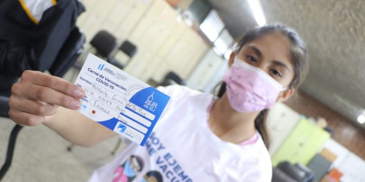 Avanza jornada de vacunación en centros educativos