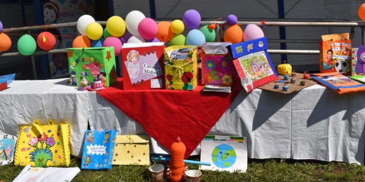 Presentan portafolios de alumnos de preprimaria y primaria en Escuintla