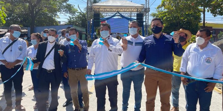 Más de 5 mil personas se benefician con pavimentación de tramo en Tiquisate