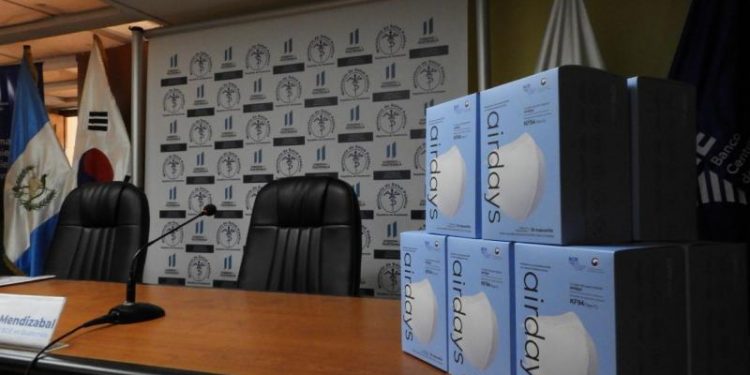 Salud recibe donación de 816 mil 480 mascarillas