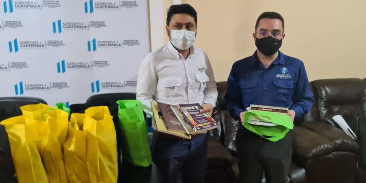 Dirección General de las Artes dona obras literarias a Jalapa