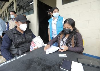 Entregan alimentos a familias damnificadas por Eta y Iota en Alta Verapaz