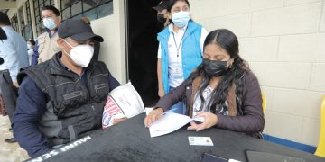 Entregan alimentos a familias damnificadas por Eta y Iota en Alta Verapaz