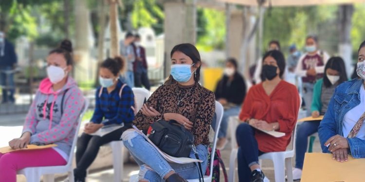 Feria del empleo brinda oportunidades a vecinas de Jalapa