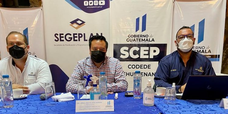 Promueven becas de partería a nivel universitario