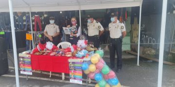 Agentes de la PNC organizan actividades navideñas en Izabal