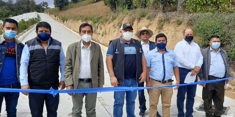 Optimización de camino rural beneficia a población de San Andrés Itzapa