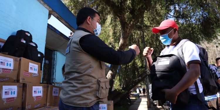 Personal de Salud de Alta Verapaz recibe kits de higiene