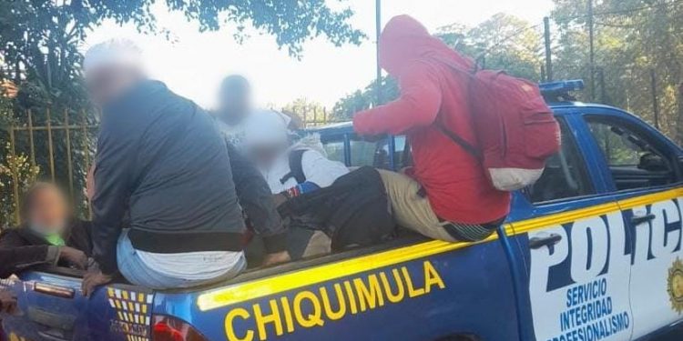 PNC intercepta a migrantes en Chiquimula