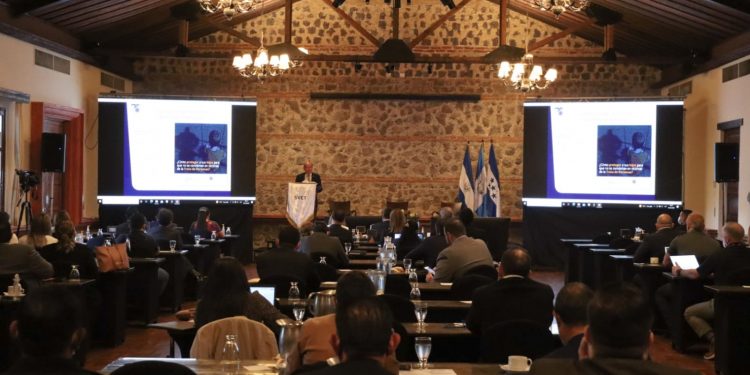 Efectúan simposio internacional sobre trata de personas y tráfico ilícito de migrantes