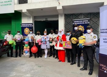 PNC entrega juguetes en distintas comunidades de Totonicapán