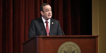 Diario estadounidense destaca reuniones bilaterales del presidente Alejandro Giammattei en Washington