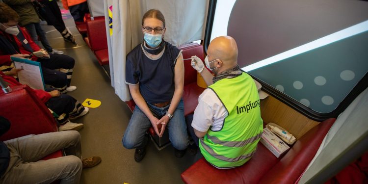 Alemania afronta una Navidad con baja tasa de vacunación y el avance de ómicron