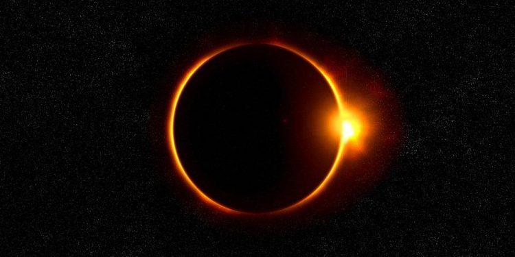 Un eclipse total de sol será mañana “casi exclusivo” para los científicos