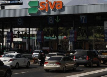 Presidente anuncia rebaja en el peaje de la autopista Palín-Escuintla, por un mes