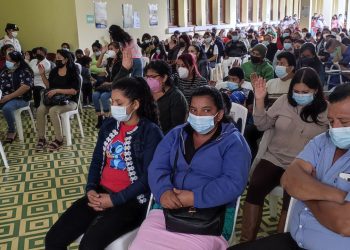 Reconocen a viudas e hijos de policías fallecidos en cumplimiento del deber