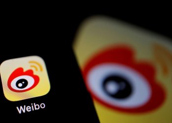 Weibo, el ‘Twitter chino’, cae más de un 6 % en su estreno en Hong Kong