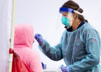 Estados Unidos bate récord de nuevos casos de covid en un día