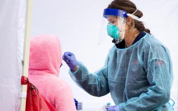 Estados Unidos bate récord de nuevos casos de covid en un día