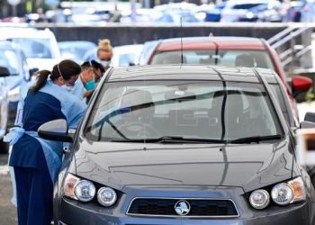 OMS pide no bajar la guardia pese a la ligera reducción de casos globales