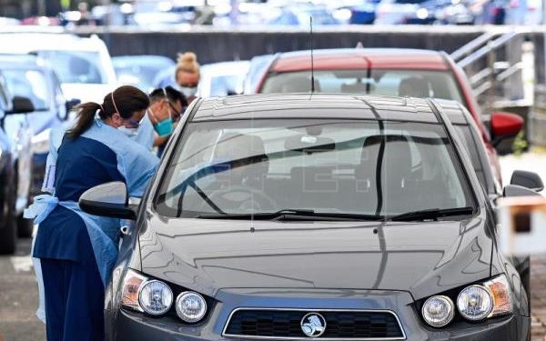 OMS pide no bajar la guardia pese a la ligera reducción de casos globales