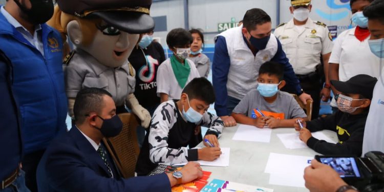 Mingob inaugura la Feria Navideña de Prevención del Consumo de Drogas