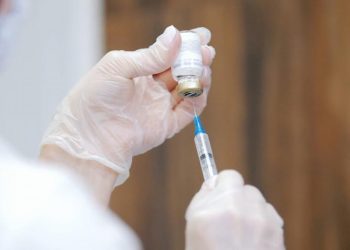 EMA confirma riesgo “muy raro” de miocarditis y pericarditis con vacunas ARNm