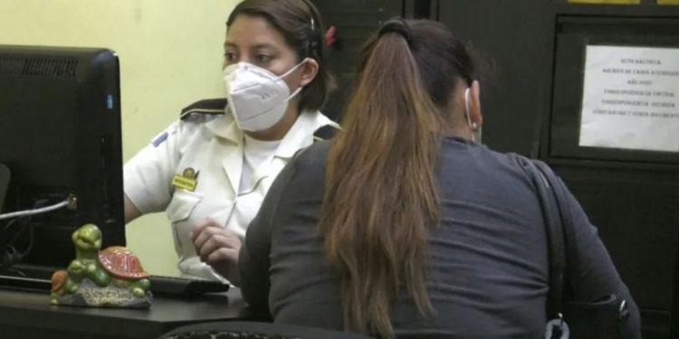 Policía Nacional Civil insta a denunciar abusos contra mujeres