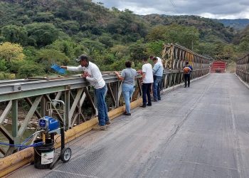CIV remoza puente que beneficia a más de 60 mil personas en Baja Verapaz