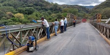 CIV remoza puente que beneficia a más de 60 mil personas en Baja Verapaz
