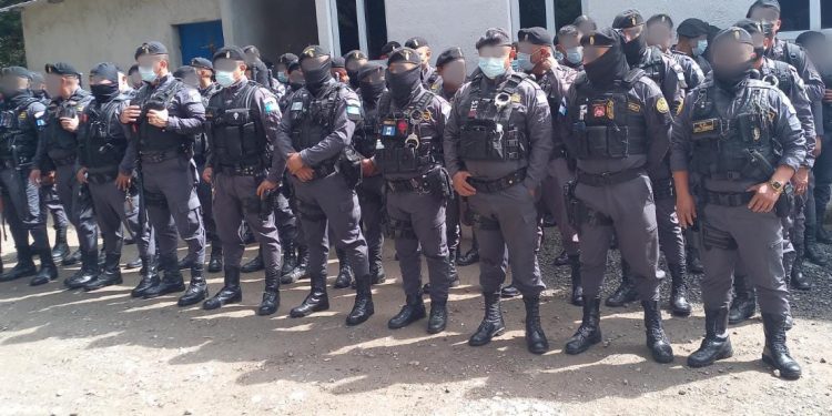 Requisan cárceles de Escuintla y localizan celulares