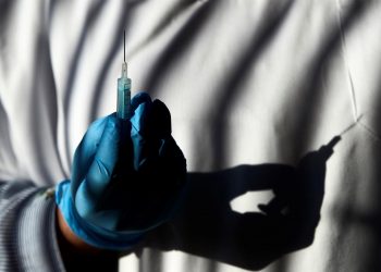 Comité científico de EE. UU. aconseja la dosis de Pfizer y Moderna frente a Janssen