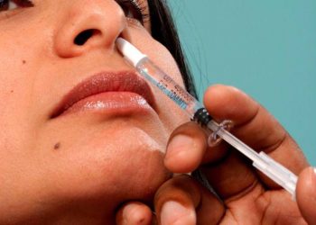 Científicos recodifican y atenúan coronavirus para crear vacuna intranasal