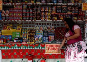 Supervisan ventas de juegos pirotécnicos en Puerto Barrios