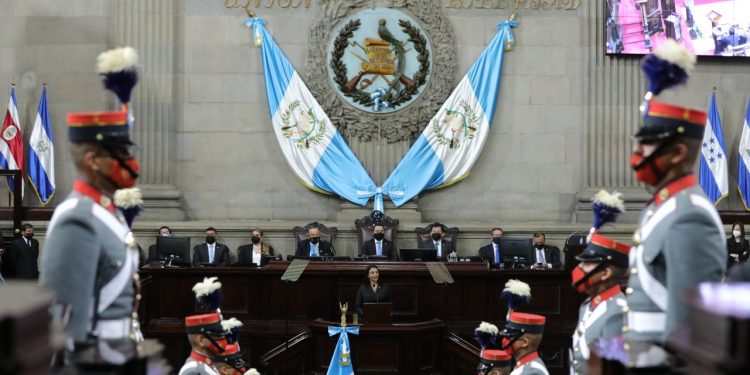 Juramentan a la nueva junta directiva del Congreso de la República