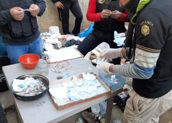 Decomisan celulares y cerveza durante requisa en cárcel Santa Teresa