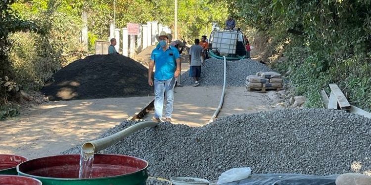 Mejoramiento de camino rural en Guazacapán reforzará el desarrollo local