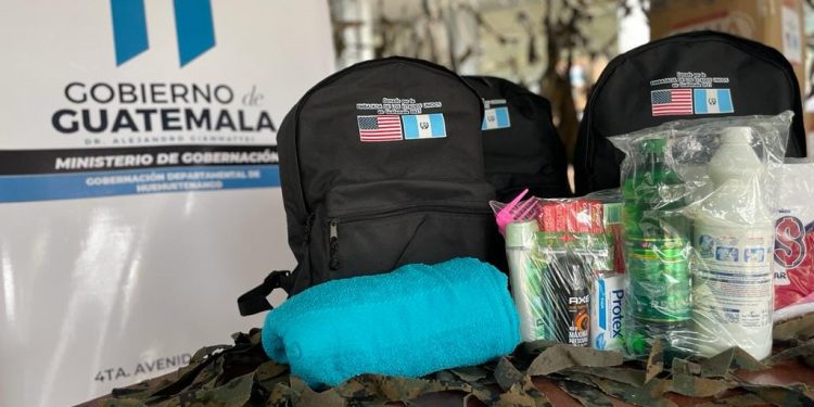 Kits de higiene personal benefician a vecinos de Santiago Chimaltenango y Unión Cantinil