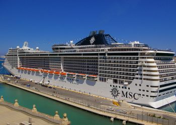 Los 150 pasajeros positivos de covid de un crucero desembarcan en Italia