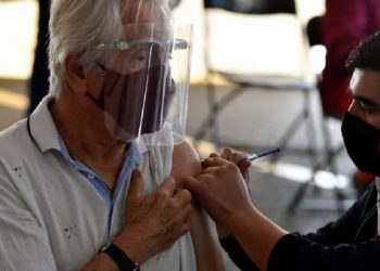 Uruguay reduce de 14 a 7 días la cuarentena de los vacunados con tres dosis