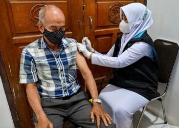 Grecia empieza a multar a los mayores de 60 años no vacunados