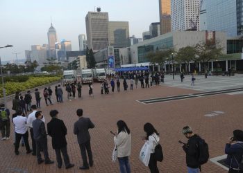 OMS registra nuevo récord de casos globales de COVID en un día, 2.6 millones