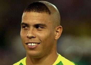 Ronaldo, confinado por covid “se encuentra bien y con síntomas leves”